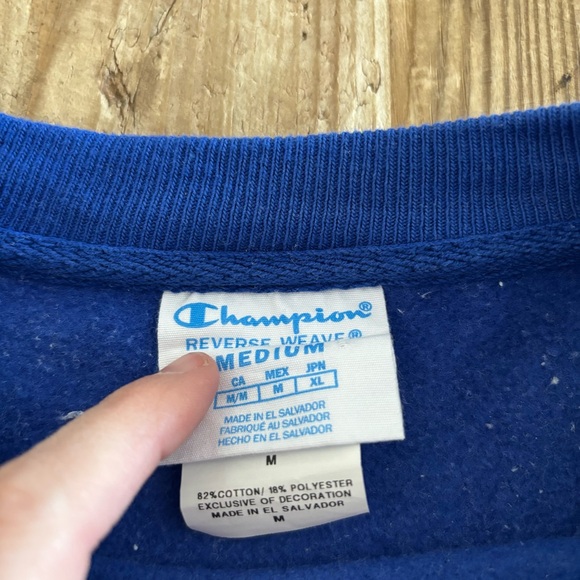 Champion Reverse Weave New York Knicks Crewneck Sweatshirt - Picture 6 of 9